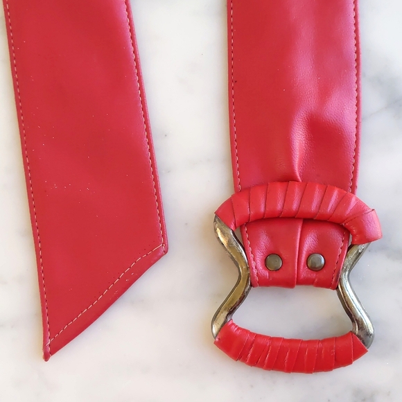Vintage Red Leather Belt with with Lining and Brass Buckle. - Picture 4 of 5